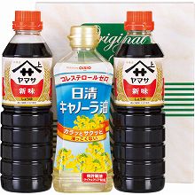 ●ハコ約20×22.5×6.5cm・重量=約1.8kg●ヤマサ新味しょうゆ500ml×2・日清キャノーラ油400g×1【小麦】